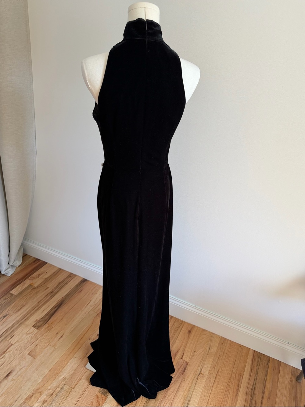 Sau Lee Ariana Velvet Embellished Black Halter Gown with High Side Slit - Picture 5 of 6